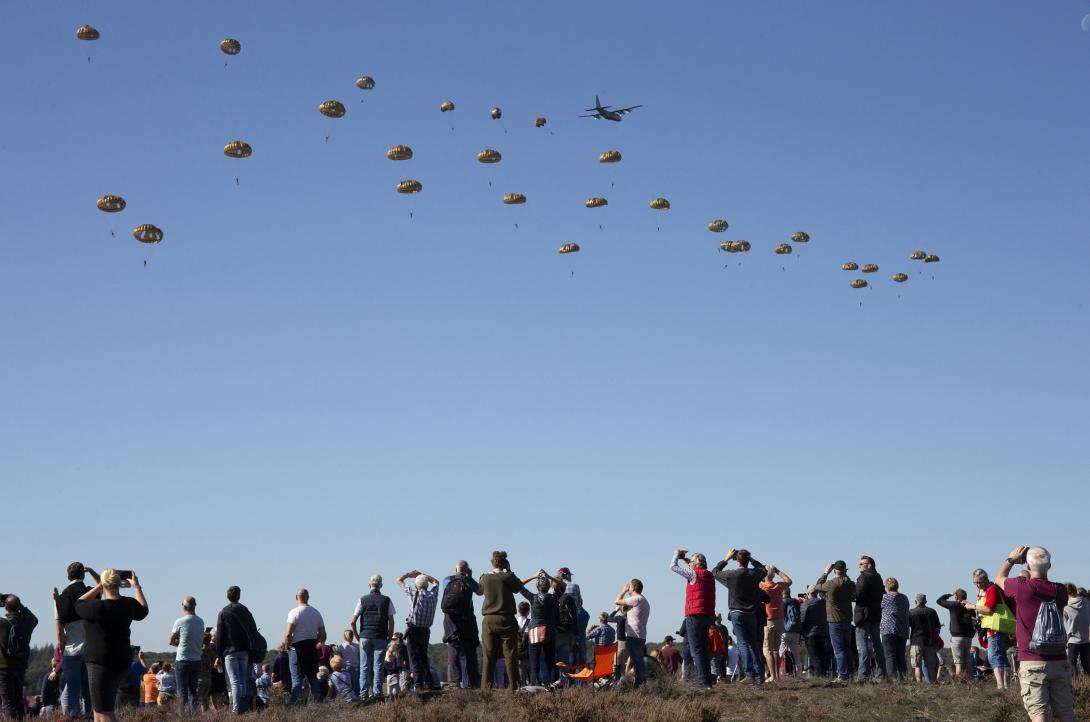 Parachute Landing